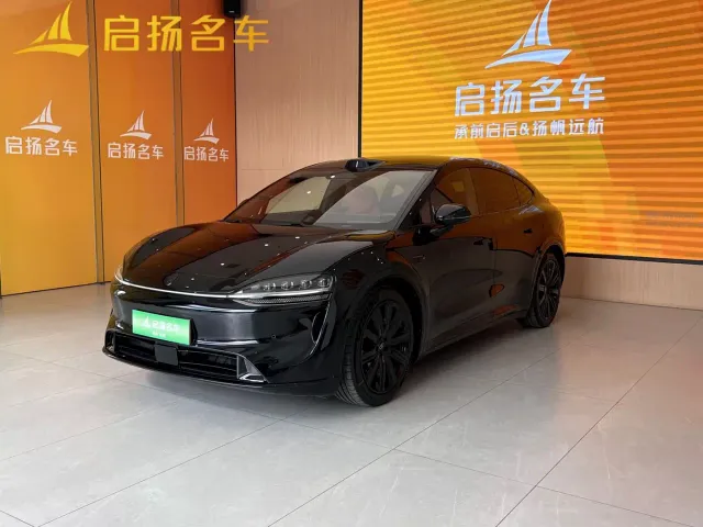 Фотография автомобиля — Luxeed R7