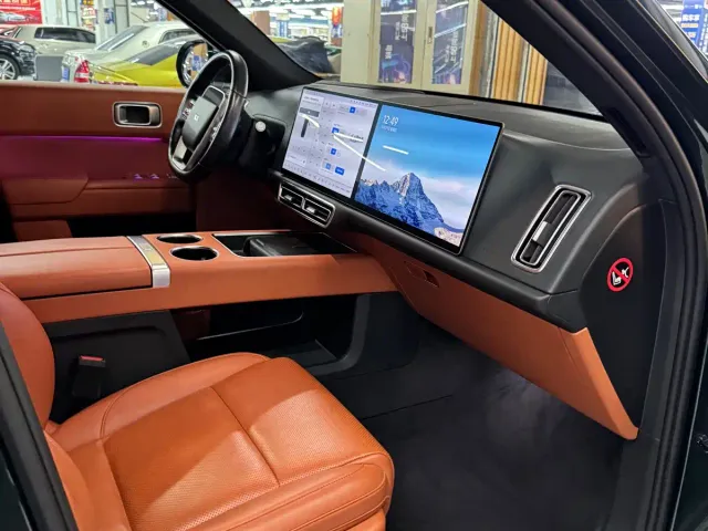 Li Auto L9 — Фото автомобиля 12