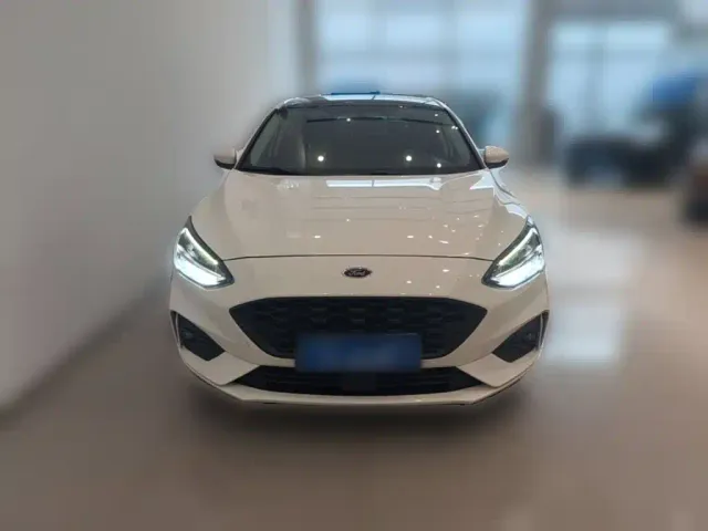 Ford Focus — Фото автомобиля 4