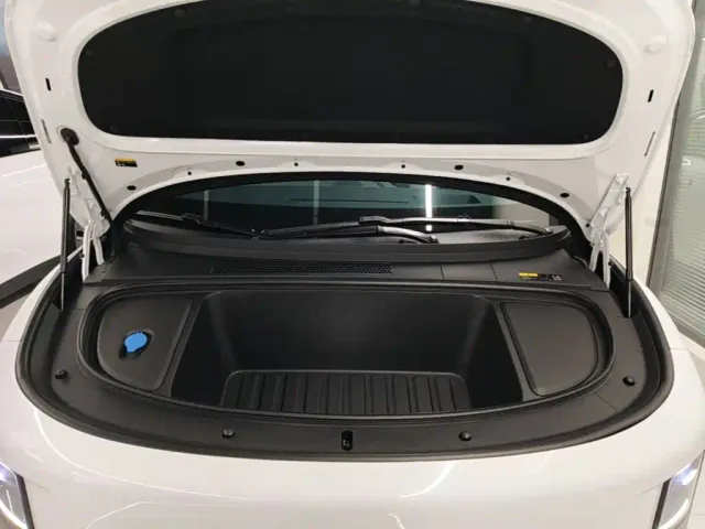Li Auto i6 — Фото автомобиля 19