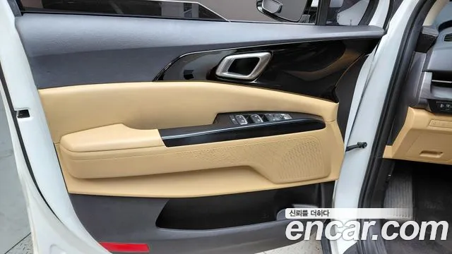 Kia Carnival Generation 4 — Фото автомобиля 13