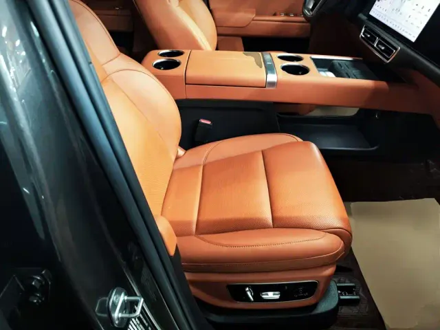 Li Auto L8 — Фото автомобиля 24