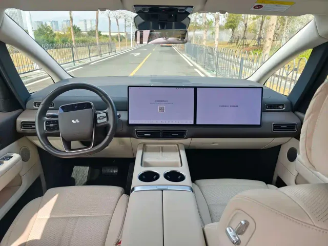 Li Auto MEGA — Фото автомобиля 11