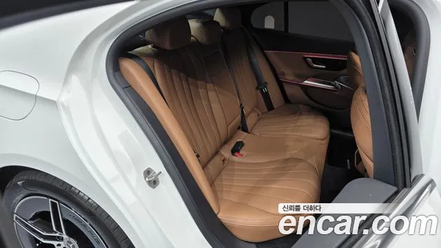 Mercedes-Benz E-Class — Фото автомобиля 11