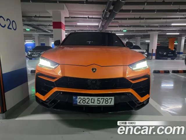 Lamborghini Urus — Фото автомобиля 5