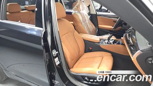 BMW 5 Series G30 — Фото автомобиля 16