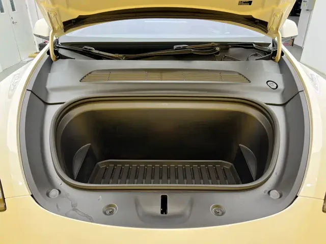 Tesla Model Y — Фото автомобиля 10