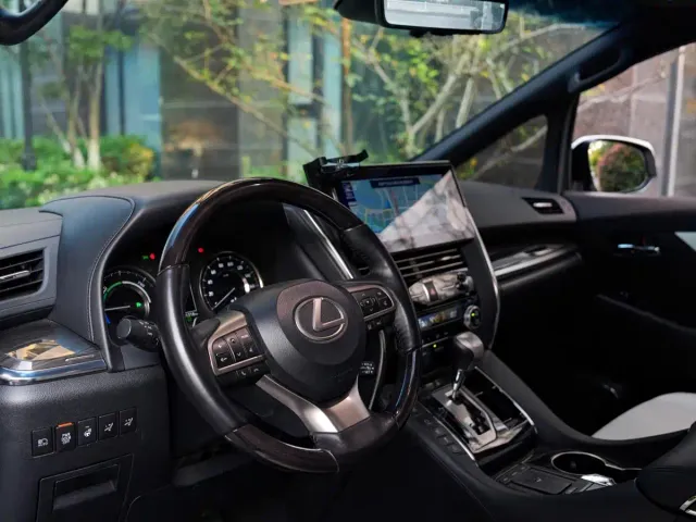 Lexus LM — Фото автомобиля 10