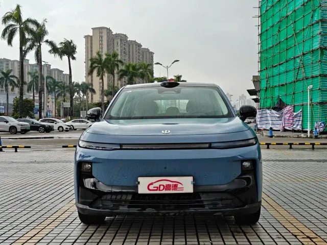 Leapmotor B10 — Фото автомобиля 2