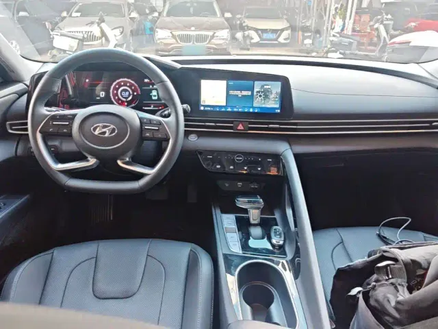 Hyundai Elantra — Фото автомобиля 9