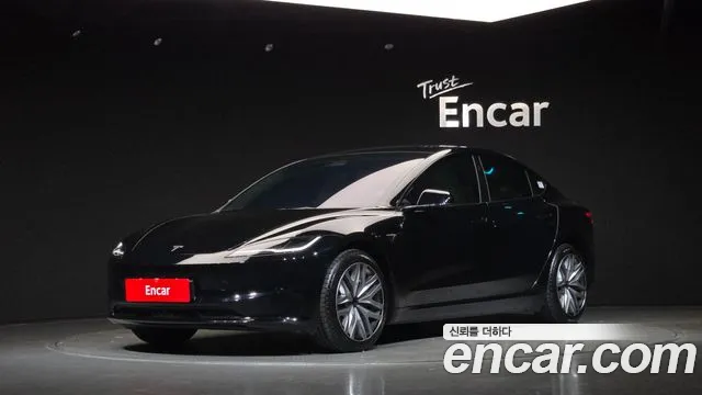 Фотография автомобиля — Tesla Model 3