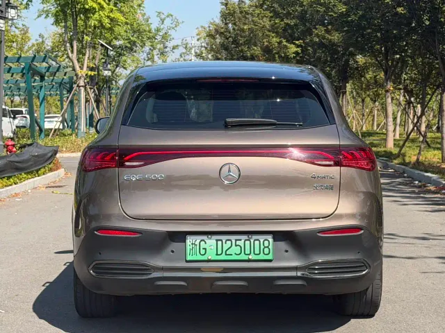 Mercedes-Benz EQE SUV — Фото автомобиля 10