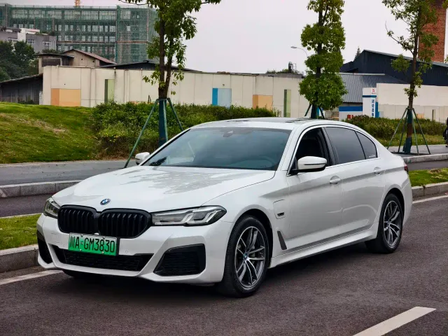 Фотография автомобиля — BMW 5 Series