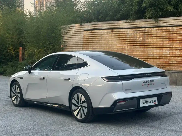 Geely Galaxy E8 — Фото автомобиля 4