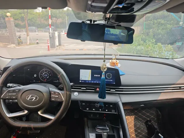 Hyundai Elantra — Фото автомобиля 7
