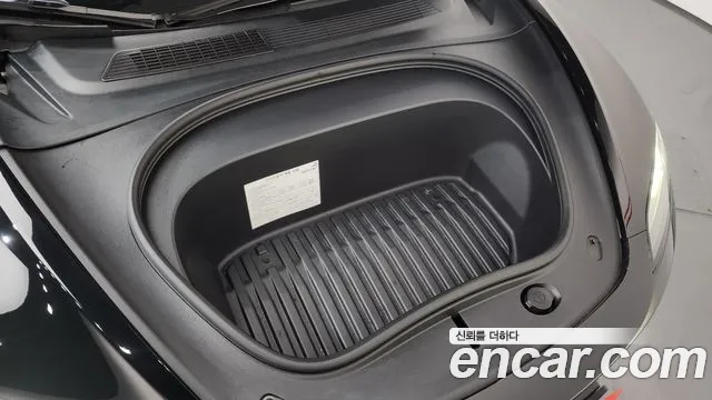 Tesla Model 3 — Фото автомобиля 6