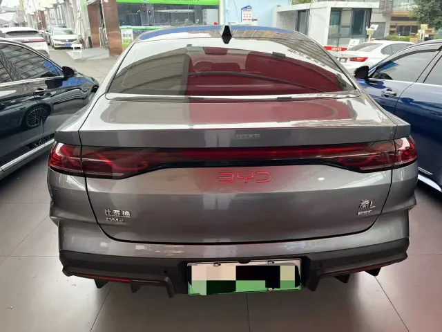 BYD Qin L — Фото автомобиля 10