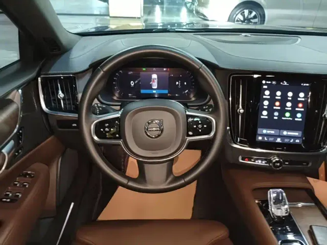 Volvo S90 — Фото автомобиля 10
