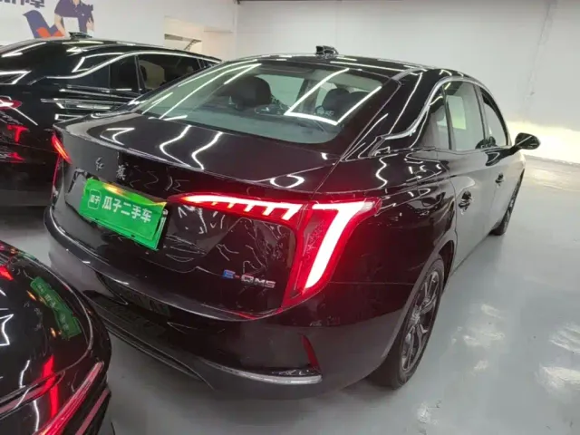 Hongqi E-QM5 — Фото автомобиля 6