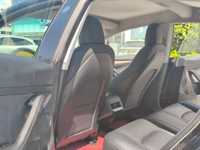 Tesla Model 3 — Фото автомобиля 6