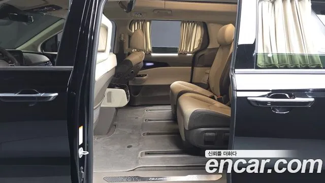 Kia Carnival Generation 4 — Фото автомобиля 15