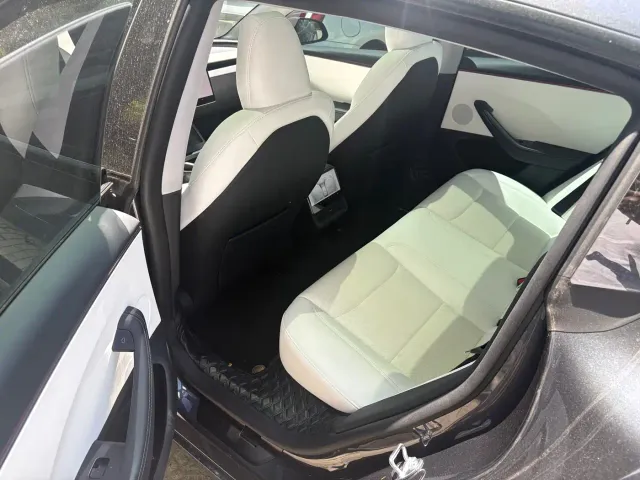 Tesla Model 3 — Фото автомобиля 6