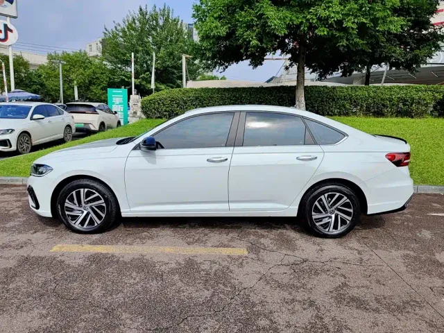 Volkswagen Lavida — Фото автомобиля 3