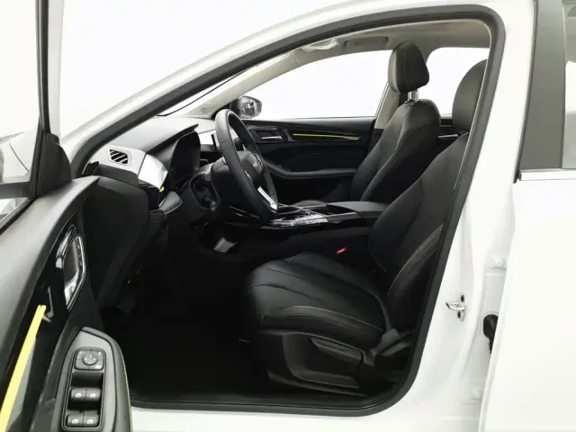 Roewe i5 — Фото автомобиля 10