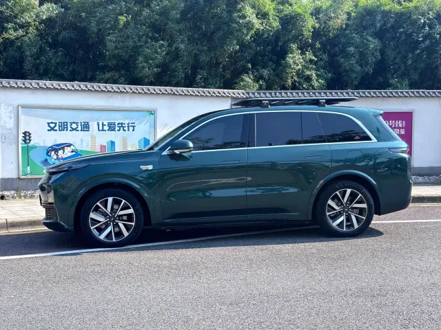 Li Auto L8 — Фото автомобиля 3