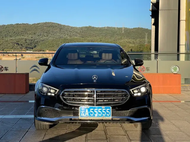 Mercedes-Benz E-Class — Фото автомобиля 2