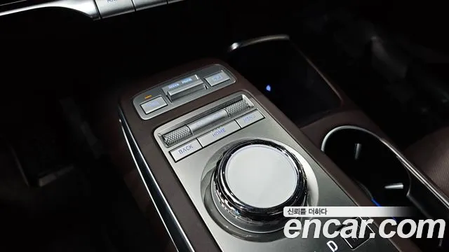 Genesis GV70 — Фото автомобиля 30