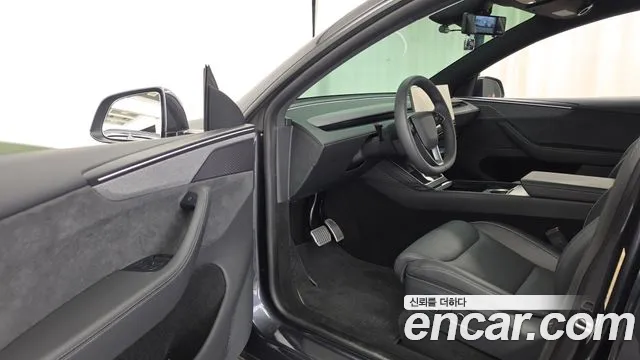 Tesla Model Y — Фото автомобиля 10