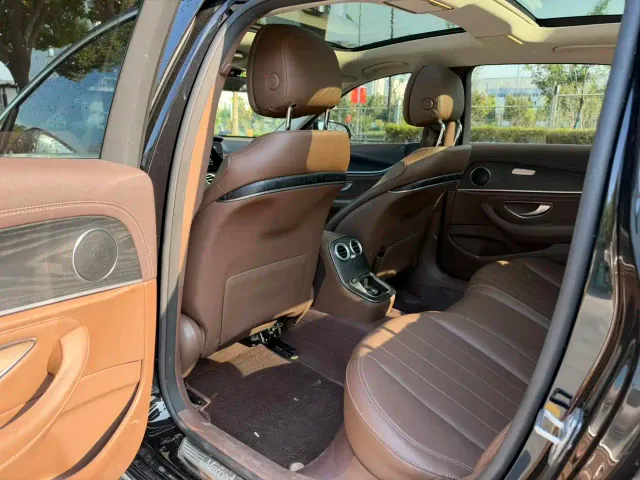 Mercedes-Benz E-Class — Фото автомобиля 12