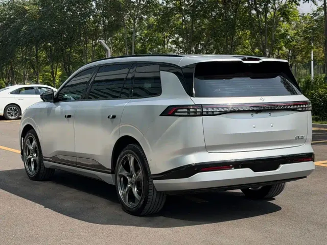 Dongfeng eπ 008 — Фото автомобиля 4