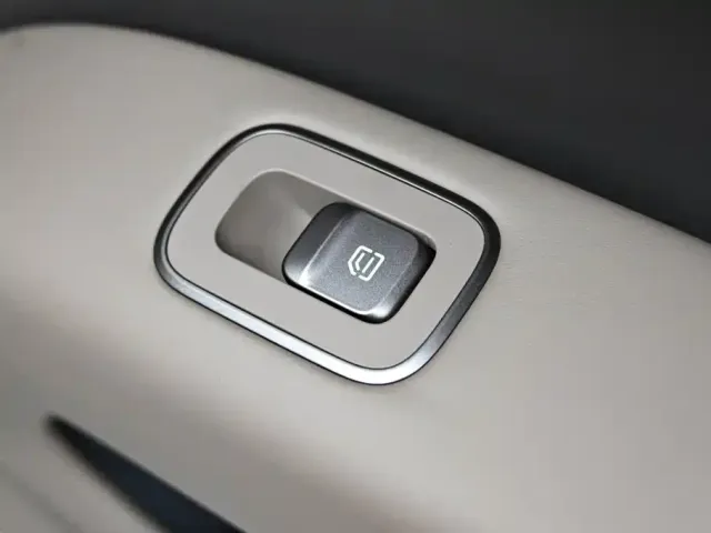 Li Auto Li Auto i6 2025 2WD Base Model — Фото автомобиля 28