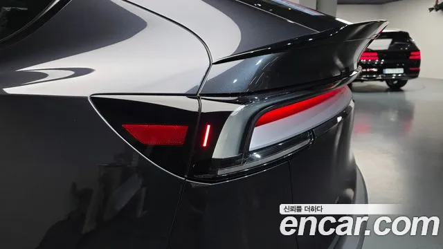 Tesla Model Y — Фото автомобиля 8
