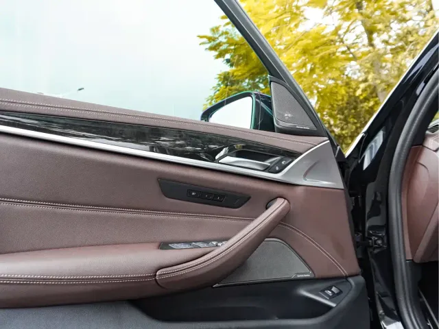 BMW 5 Series — Фото автомобиля 10
