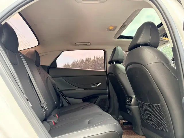 Hyundai Elantra — Фото автомобиля 10