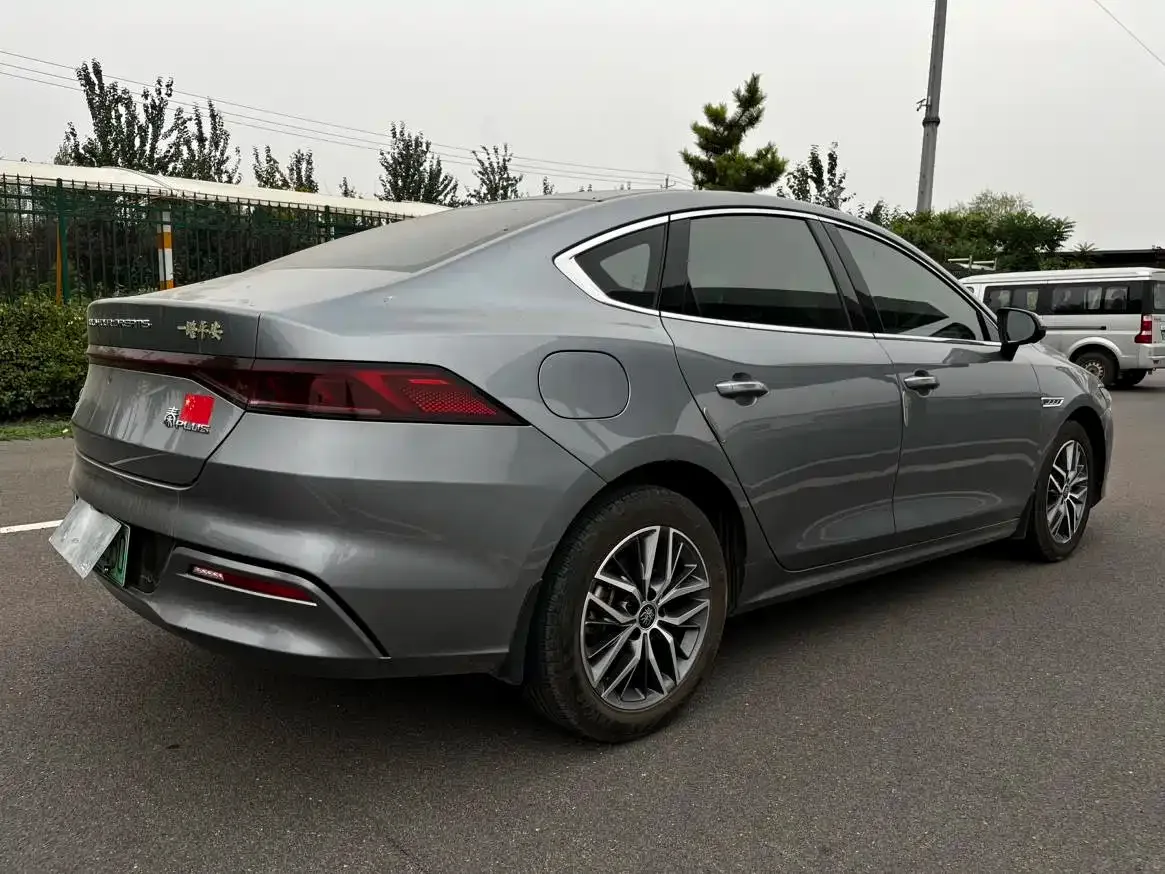 BYD Qin PLUS 2023 Champion Edition DM-i 55KM Surpassing — Фото автомобиля 4
