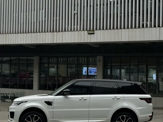 Land Rover Range Rover Sport — Фото автомобиля 5