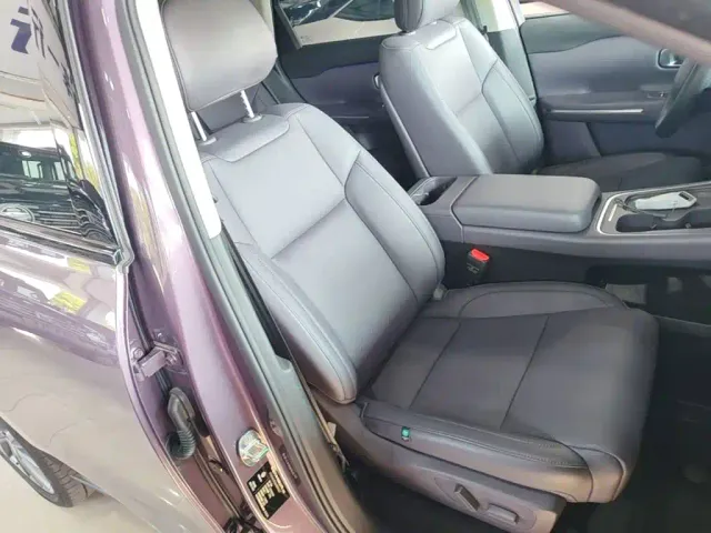 Leapmotor C10 — Фото автомобиля 24
