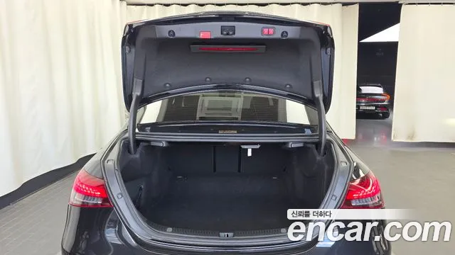 Mercedes-Benz E-Class — Фото автомобиля 20