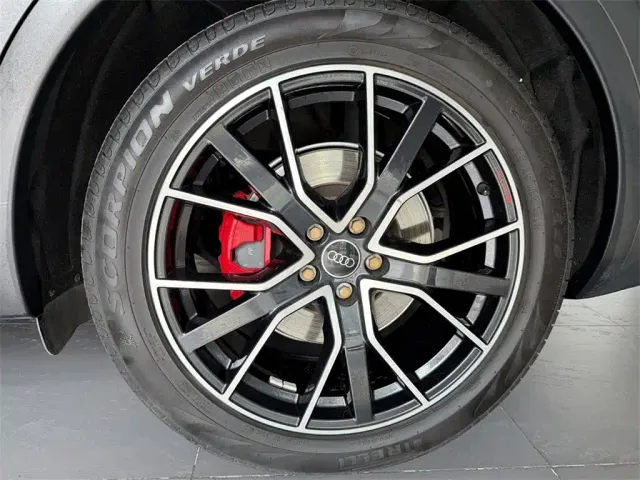 Audi SQ5 — Фото автомобиля 13