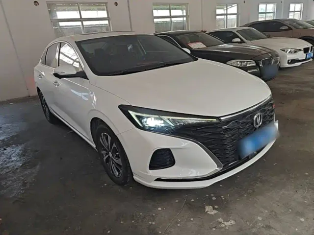 Changan Eado — Фото автомобиля 3