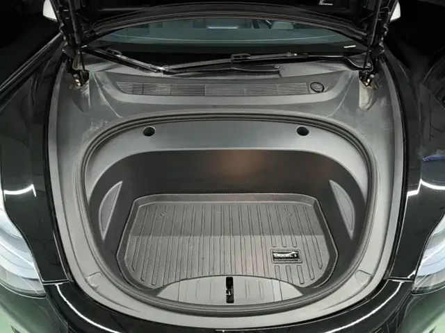 Tesla Model 3 — Фото автомобиля 19