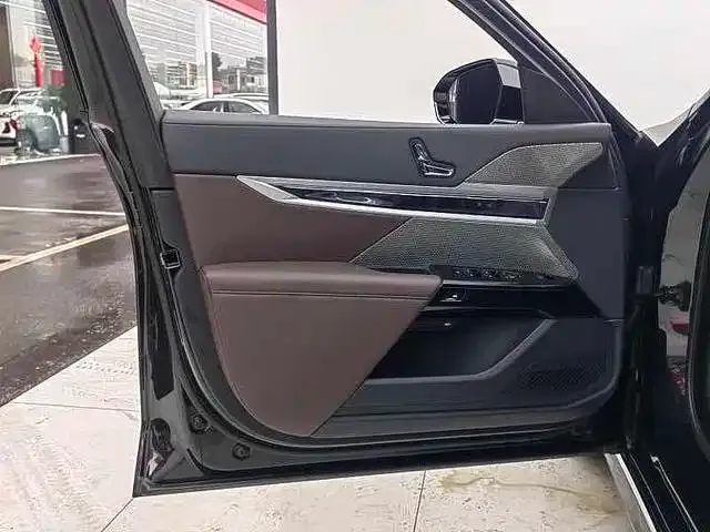 BMW 7 Series — Фото автомобиля 18