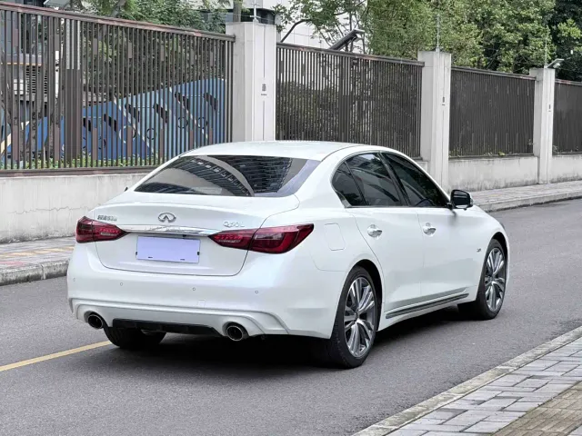 Infiniti Q50L — Фото автомобиля 14