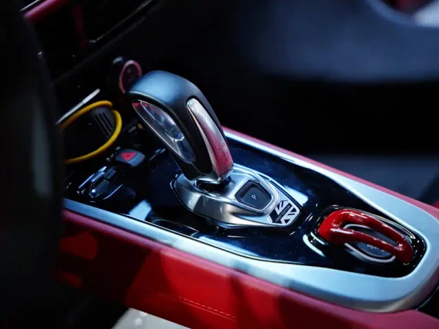 Lotus Emira — Фото автомобиля 19