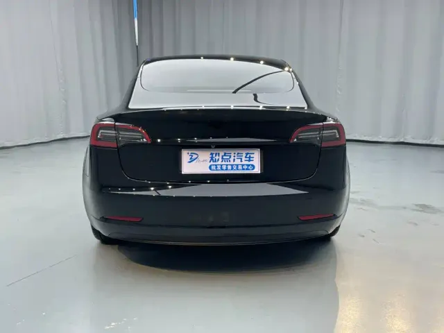 Tesla Model 3 — Фото автомобиля 5