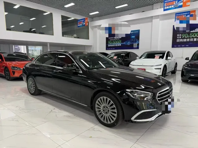 Mercedes-Benz E-Class — Фото автомобиля 3